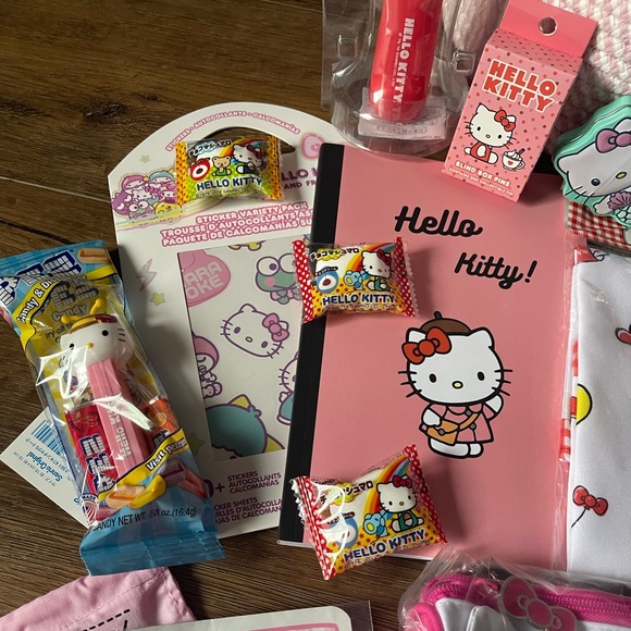 One Left! FREE SHIPPING (NWT) ULTIMATE HELLO KITTY GIFT BASKET!! - Picture 4 of 13